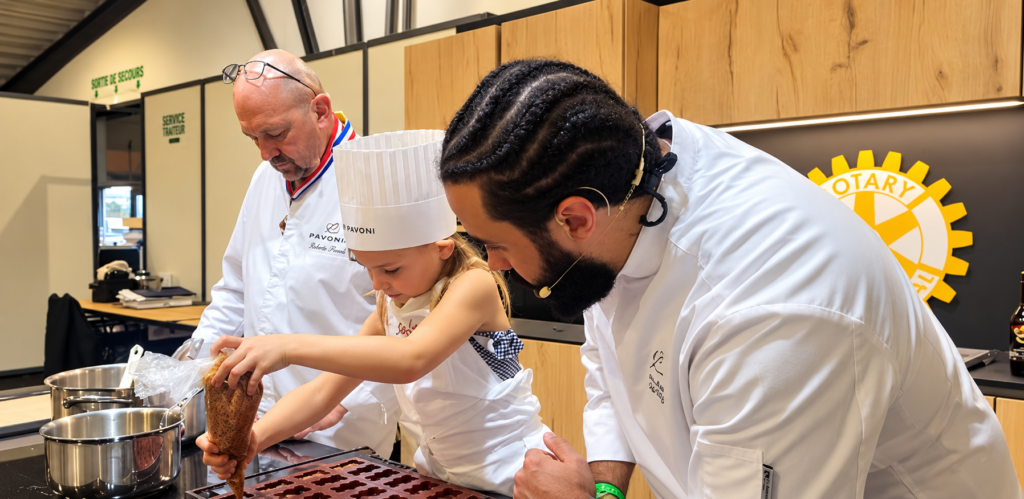 salon de la gourmandise les editions atelier chocolate rotary avec enfant patissiere